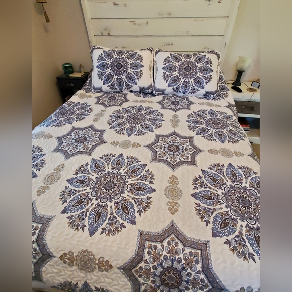 Bedding Queen Quilt With Two Shams Poshmark
